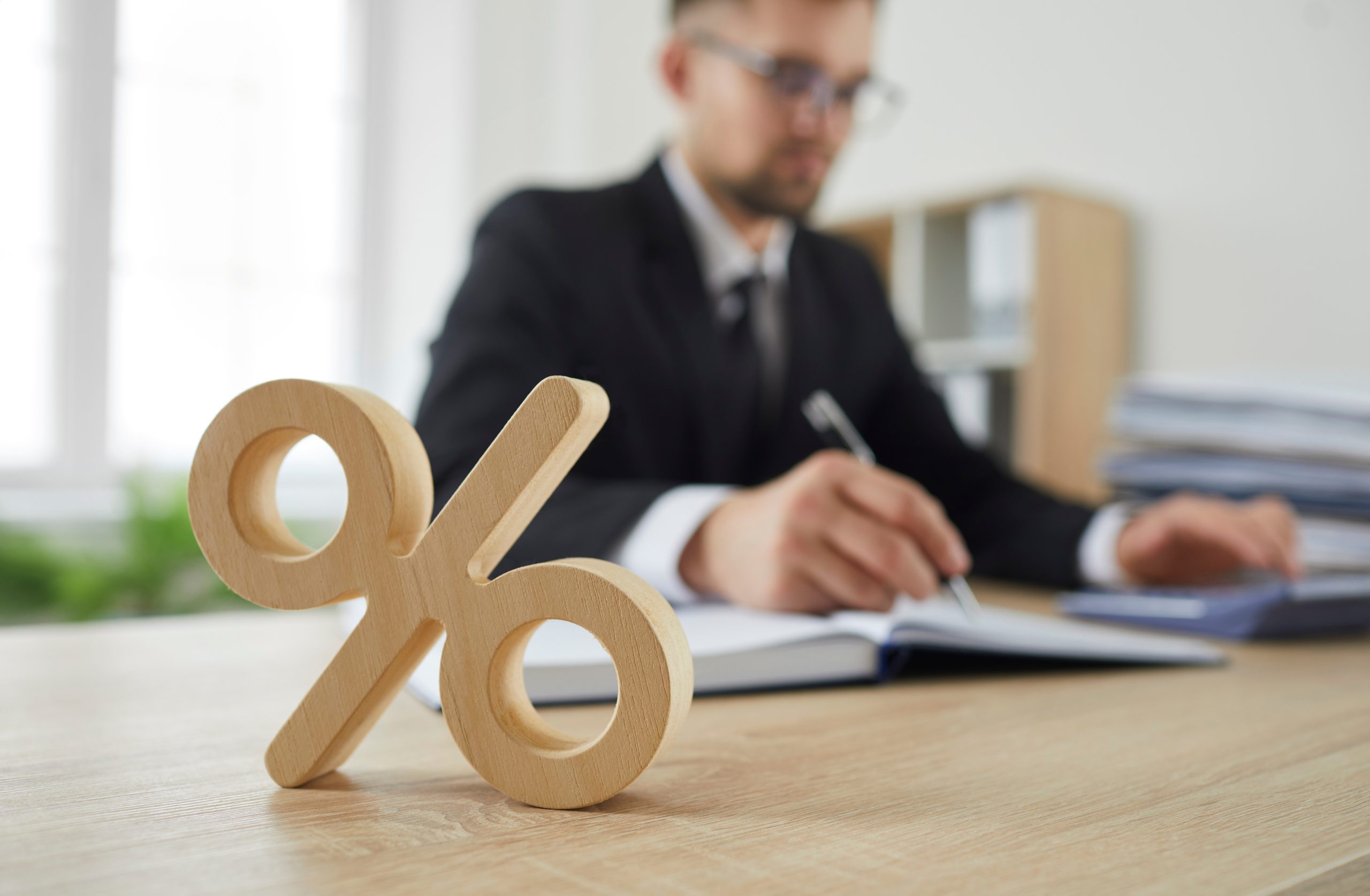 Reliable authorised money lenders in Singapore can only charge a maximum interest rate of 4% per month